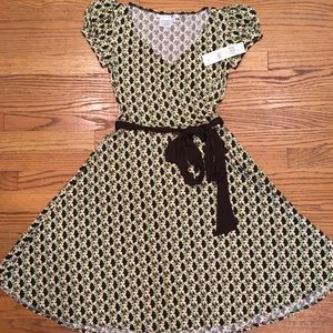 🆕 NWT Maggy London size 4 green/brown wrap dress